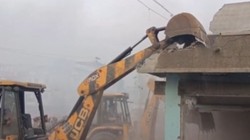 AIMIM नेता के घर पर चला बुलडोजर, यहीं रुकी थीं नासिक TCS मामले की आरोपी निदा खान