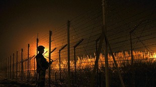 आज भी सीमा पर भारत को अक्सर घुसपैठ और आतंकी हमलों का सामना करना पड़ता है।