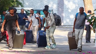 ये सभी नाविक तीन तेल टैंकर जहाजों एमटी एस्फाल्ट स्टार, एमटी स्टेलर रूबी और एमटी अल जाफजिया पर काम करते थे।