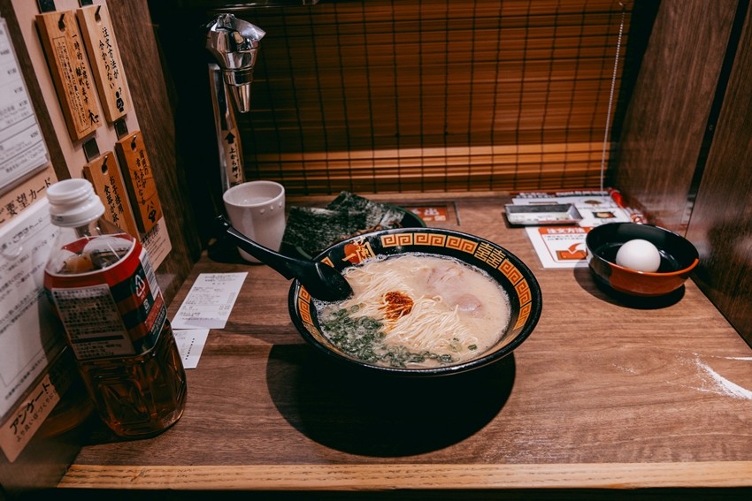 Silent ramen booths, Japan