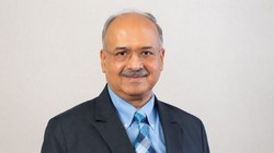 Dilip Shanghvi Success Story: दवा बेचने से शुरू हुआ सफर, आज दुनिया के टॉप अरबपतियों में शामिल, जानिए कितनी है नेटवर्थ