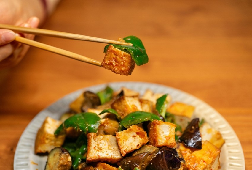 Tofu paprika cubes