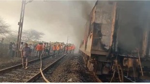 West Central Railway के Kota Division के अनुसार ट्रेन संख्या 12431 तिरुवनंतपुरम–हजरत निजामुद्दीन राजधानी एक्सप्रेस में शनिवार की सुबह आग लगी।