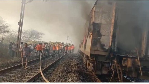 West Central Railway के Kota Division के अनुसार ट्रेन संख्या 12431 तिरुवनंतपुरम–हजरत निजामुद्दीन राजधानी एक्सप्रेस में शनिवार की सुबह आग लगी।