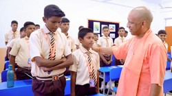 CBSE, CISCE और यूपी बोर्ड के टॉपर्स का होगा सम्मान, 21 हजार से लेकर 1 लाख रुपए तक का कैश प्राइज देंगे योगी आदित्यनाथ