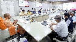 भीषण गर्मी में गांव-शहर में निर्बाध बिजली आपूर्ति सुनिश्चित करें अधिकारी: योगी