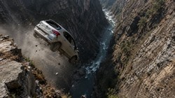 हिमाचल प्रदेश: चंबा में गहरी खाई में गिरी पर्यटकों से भरी गाड़ी , छह की मौत