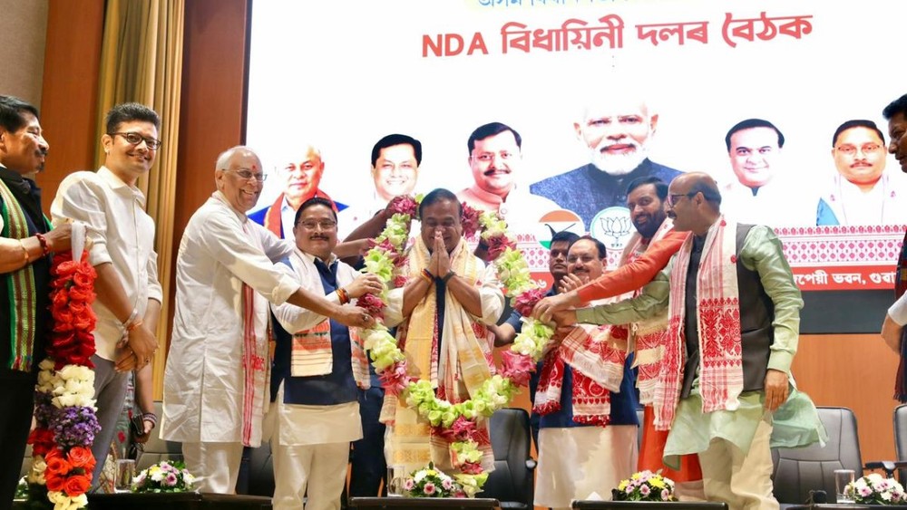 हिमंता बिस्वा सरमा को भाजपा विधायक दल का नेता चुना गया। (Image Source: @jpnadda)
