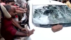 पूर्व सीएम विजयन के घर पर छापे से भड़के सीपीएम कार्यकर्ता, ईडी अधिकारियों की टीम पर किया पथराव