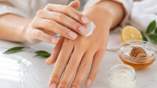 hand care routine steps | skincare tips | garmi mein hathon ka khayal kaise rakhe