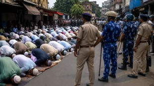 Tension in Kolkata over prayers on the road; police clear the area, heavy forces deployed.