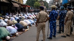 कोलकाता में सड़क पर नमाज को लेकर तनाव, पुलिस ने खाली कराया इलाका; भारी बल तैनात