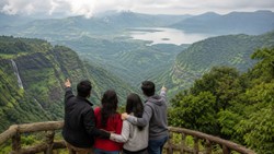 महाबलेश्वर की खूबसूरत वादियों में ऐसे पूरी करें 2 दिन की ट्रिप, दोस्तों या परिवार के साथ बनाएं घूमने का प्लान