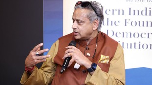 Shashi Tharoor,Kerala CM swearing in ceremony,VD Satheesan,