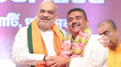 राज्यपाल से मिले सुवेंदु अधिकारी, सरकार बनाने का दावा पेश किया