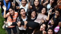 JEE Advanced 2026: जेईई एडवांस में पहली बार 10 हजार से ज्यादा लड़कियां IIT के लिए क्वालिफाई, रिकॉर्ड स्तर पर पहुंची सफलता दर