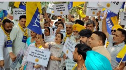 पंजाबियों के बारे में बीजेपी नेता मल्होत्रा की टिप्पणी से विवाद, कांग्रेस-आप ने फूंका पुतला