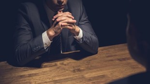 हत्या या अन्य किसी जघन्य अपराध के आरोपियों को मुठभेड़ में मार गिराए जाने के कुछ मामलों में पुलिस के रवैये पर सवाल भी उठे।