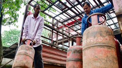 ‘भारत में सबसे सस्ती मिल रही घरेलू गैस’, 14.2 किलो वाले सिलेंडर का दाम बढ़ने पर बोली सरकार
