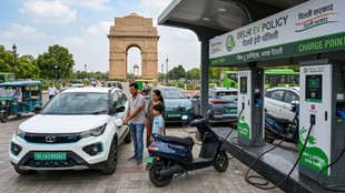 Delhi News, Delhi Electric Vehicle Policy 2026, Delhi EV Policy implementation, Rekha Gupta, EV subsidy Delhi, petrol bike ban, electric vehicle policy, Delhi Government EV policy