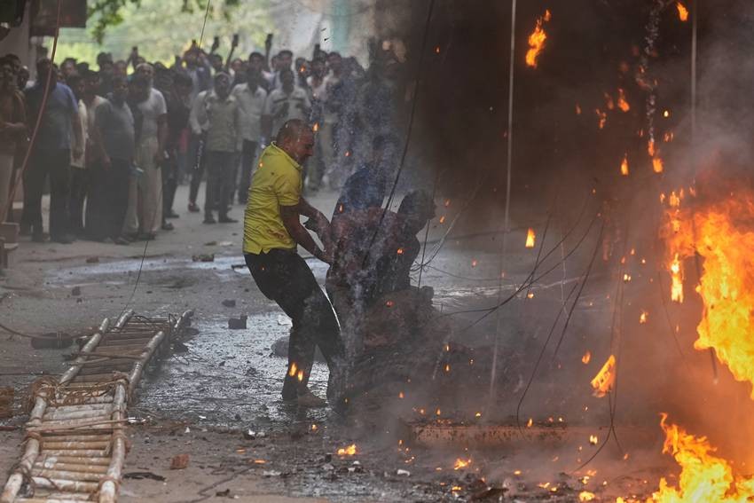 Lemon Green Restaurant Fire in Delhi Leaves 10 Dead