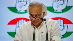 ‘मंत्री शिकारियों को पकड़ने के बजाय खुद शिकारी बन रहे’, भूपेंद्र यादव की बागी TMC सांसदों से मुलाकात पर कांग्रेस