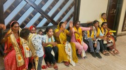 सपना हुआ पूरा: पहली बार गांव से निकलीं 40 महिलाएं, यूपी पुलिस ने कराए काशी विश्वनाथ के दर्शन