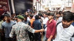 पटना में ‘खान सर’ के कोचिंग इंस्टीट्यूट पहुंची पुलिस, दो गार्ड्स को ले गई साथ