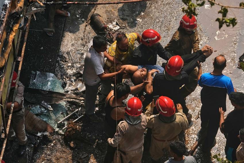 Hotel-Restaurant Blaze Kills 10 in Delhi