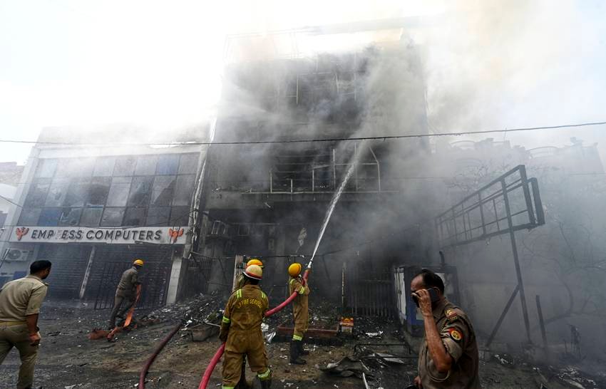 fire in aliganj coaching centre