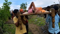 नदी पार करते समय महिला ने बच्चे को दिया जन्म, मध्य प्रदेश के दूर-दराज गांवों में दम तोड़ रहा ‘विकास’