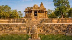 गुजरात का प्रसिद्ध मोढेरा सूर्य मंदिर, जानिए इसका इतिहास, महत्व और घूमने का सही समय