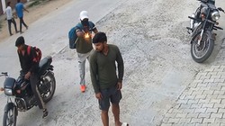 गोली चलाकर निकल गए हमलावर, पीछे छूट गया कानून का डर | संपादकीय