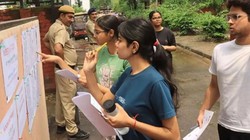 चार दिन में तीन उम्मीदवारों ने की आत्महत्या, तेज हुई तमिलनाडु को NEET से छूट देने की मांग