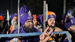 उत्तराखंड में जबरन घुसे निहंग सिख, पुलिस के साथ हुई झड़प, हंगामा