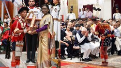एंट्री पर ही तालियों से गूंजा हॉल, दिखी नागा लोक परंपरा की झलक… कौन हैं गुरु संगयुसांग पोंगेनर, जिन्हें पद्मश्री से किया गया सम्मानित
