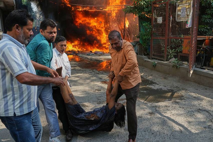 Fire Engulfs Multi-Storey Building in Delhi