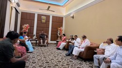 टीएमसी के बागी सांसदों ने की लोकसभा स्पीकर से मुलाकात, कहा- त्रिपुरा की पार्टी में हो चुका विलय
