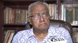 बागी सांसदों पर बरसे सौगत रॉय, बोले- एनडीए के साथ खड़ी है ‘गद्दारों की टीम’