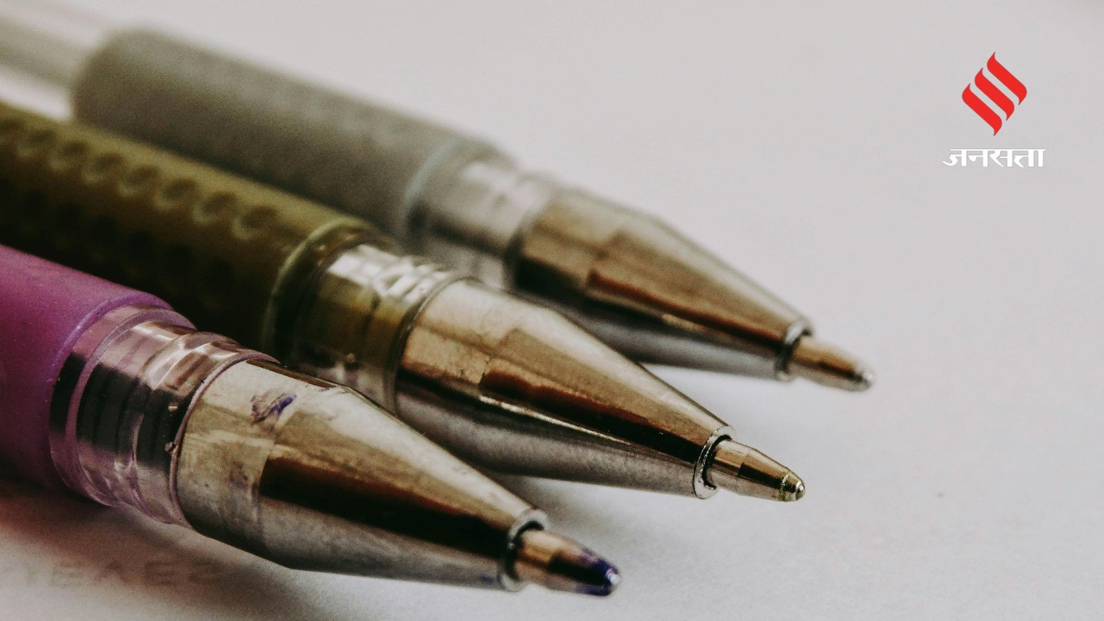 National Ballpoint Pen Day 2026: स्कूल से अंतरिक्ष तक पहुंचा बॉलपॉइंट पेन, जानिए इसका रोचक इतिहास