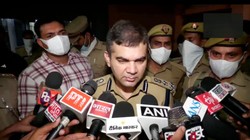 प्रयागराज: घर और दुकान में मिले एक परिवार के चार शव, दीवार पर लिखा था- ‘बंटी-बबली और बहू ने मारा’