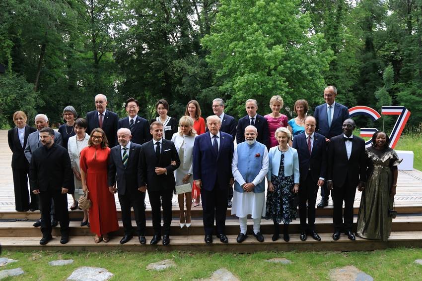 Viral G7 Moments