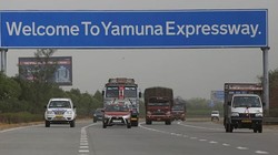 यमुना एक्सप्रेस-वे का 41 किमी हिस्सा ‘नो प्रोटेस्ट जोन’ घोषित, धरना-प्रदर्शन पर पूर्ण प्रतिबंध