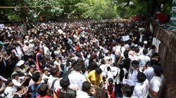 ‘कॉकरोच जनता पार्टी’ के विरोध-प्रदर्शन को मिला INDIA गठबंधन के सहयोगी दलों का साथ, पर कांग्रेस अब भी मौन