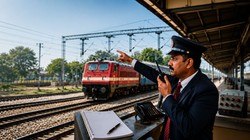 अब स्टेशन मास्टर को अधिक पावर देगा भारतीय रेलवे, 4 मुद्दों पर हुई चर्चा