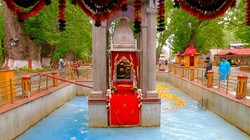जहां कुंड का काला पानी देता है बड़े संकेत… कहानी कश्मीरी पंडितों के खीर भवानी मंदिर की