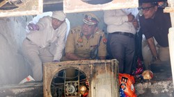Lucknow Fire: 10 साल पहले आदेश के बाद भी क्यों नहीं गिराई गई थी इमारत? मालिक का दावा- पक्ष जाने बिना LDA ने लिया था फैसला