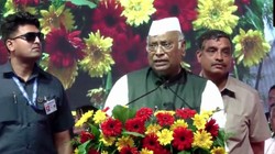 कांग्रेस कार्यकर्ता लगा रहे थे डीके-डीके के नारे, भड़क उठे मल्लिकार्जुन खड़गे, बोले- तुम लोग निकम्मे हो