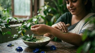 ways to use neem for skin,use neem on skin this summer,neem for skin,how to use neem for skin,how to use neem,5 ways to use neem,5 easy ways to use neem,monsoon skin problems in hindi,