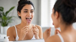 Oral Hygiene and Longevity: क्या जीभ साफ करने से टल सकता है बुढ़ापा? नई वैज्ञानिक स्टडी में हुआ चौंकाने वाला खुलासा